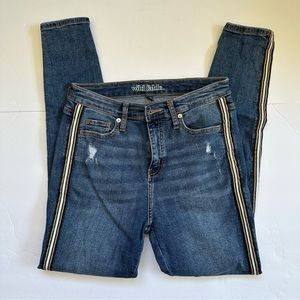 Wild Fable high rise skinny jeans with navy tan white stripe. Size 6 28R